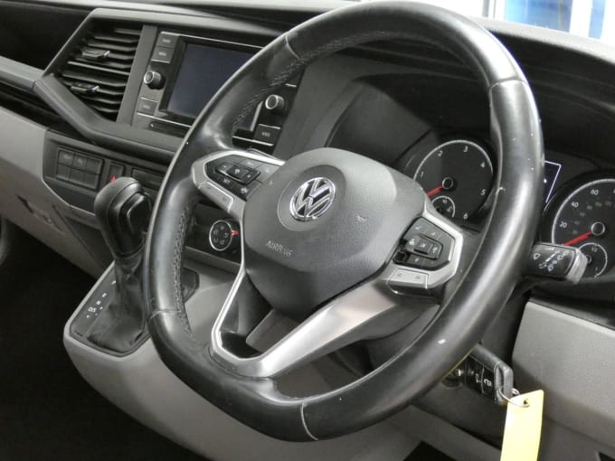 2025 Volkswagen Transporter Shuttle