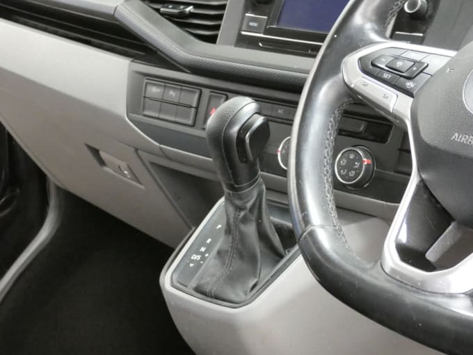 2025 Volkswagen Transporter Shuttle
