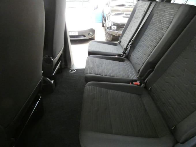 2025 Volkswagen Transporter Shuttle