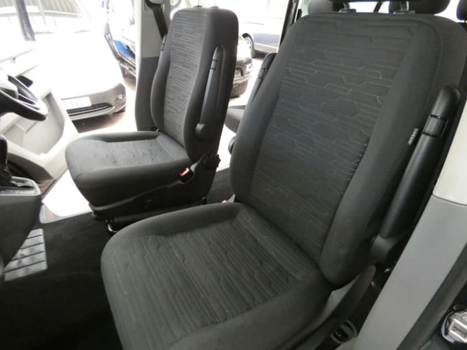 2025 Volkswagen Transporter Shuttle