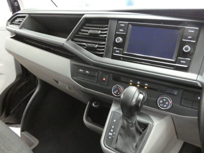 2025 Volkswagen Transporter Shuttle