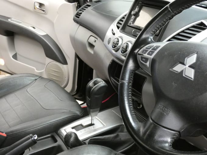 2025 Mitsubishi L200