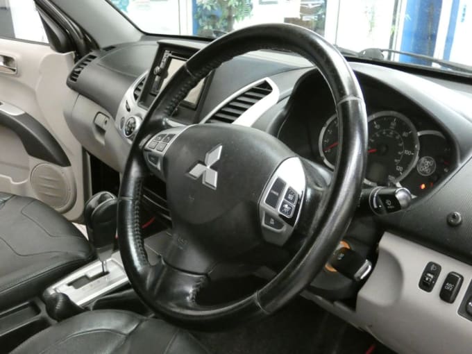 2025 Mitsubishi L200