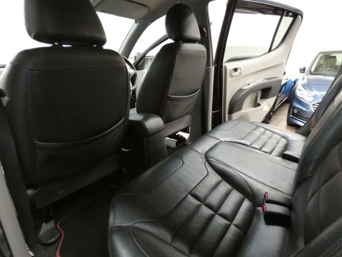 2025 Mitsubishi L200