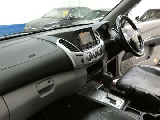 2025 Mitsubishi L200