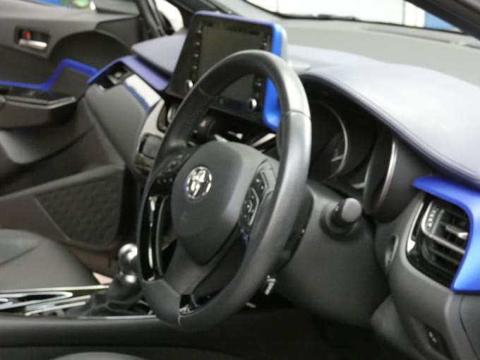 2025 Toyota C-hr