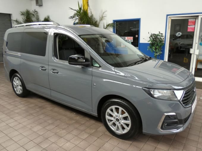 2025 Ford Grand Tourneo Connect