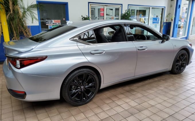 2025 Lexus Es