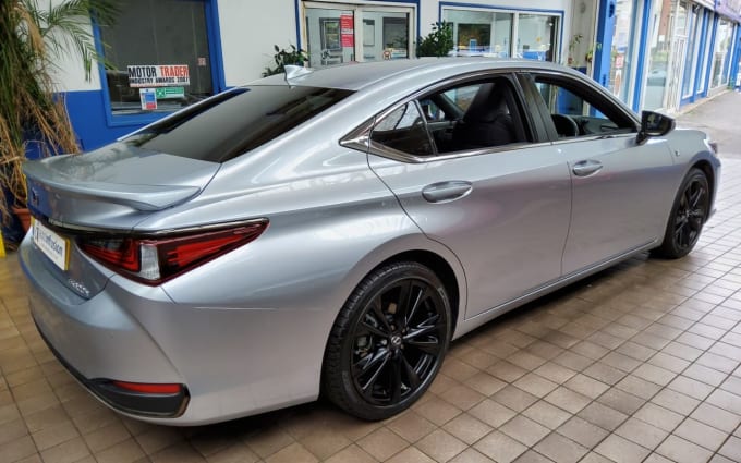 2025 Lexus Es