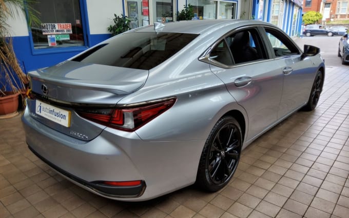 2025 Lexus Es