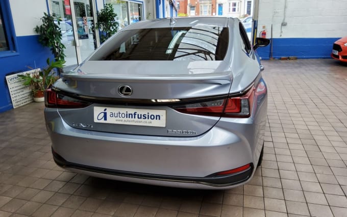 2025 Lexus Es