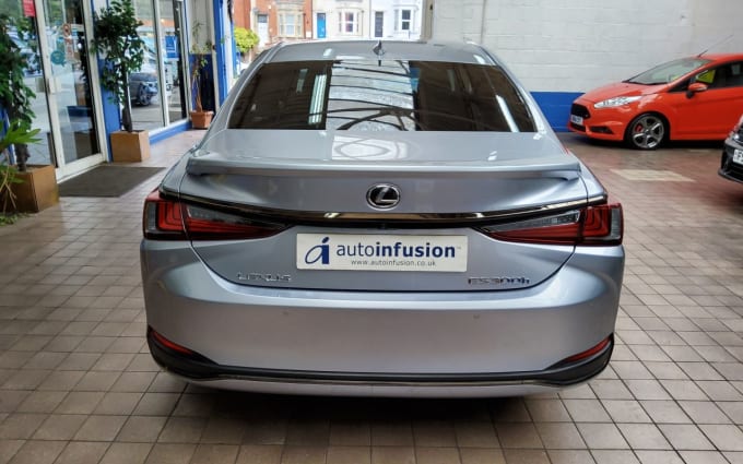 2025 Lexus Es