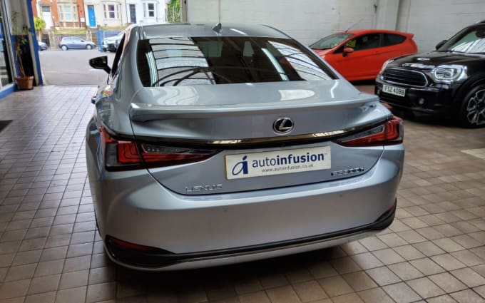 2025 Lexus Es