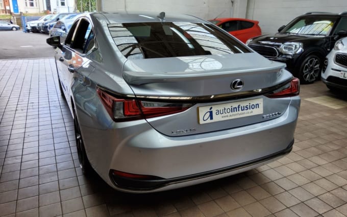 2025 Lexus Es