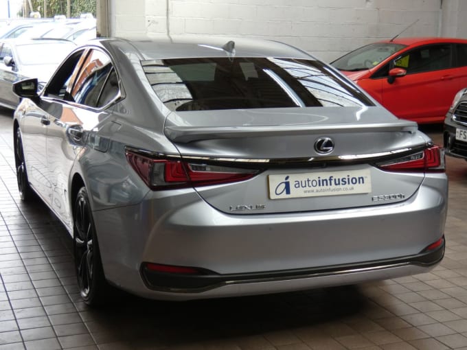 2025 Lexus Es