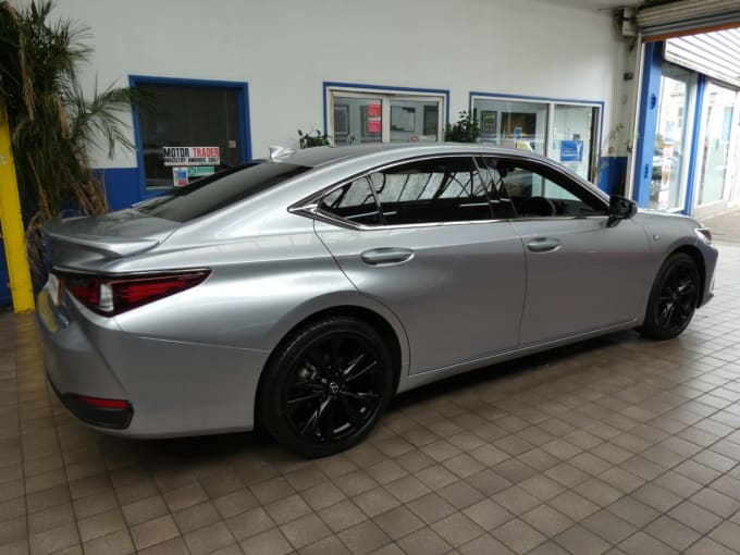 2025 Lexus Es