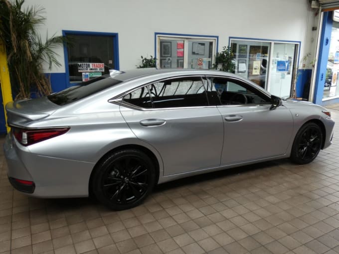 2025 Lexus Es