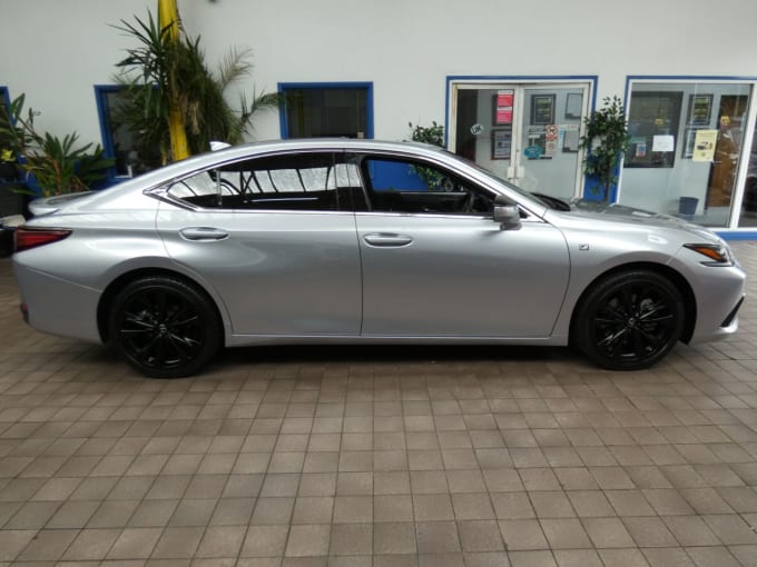 2025 Lexus Es