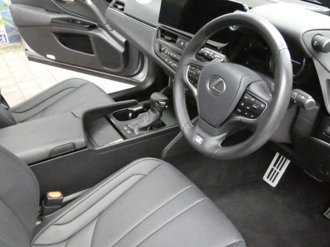 2025 Lexus Es
