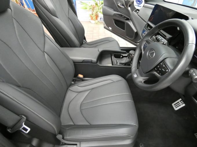 2025 Lexus Es