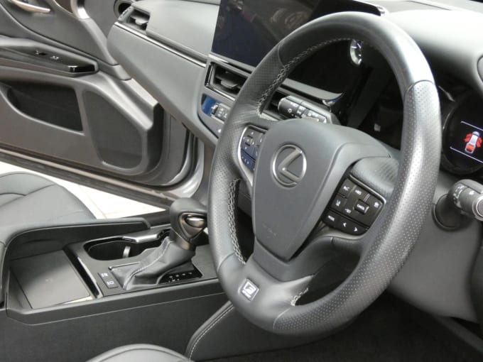 2025 Lexus Es