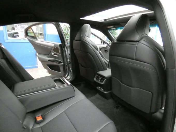 2025 Lexus Es