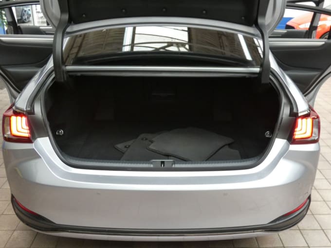 2025 Lexus Es
