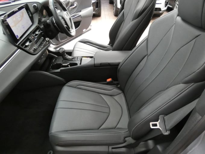 2025 Lexus Es