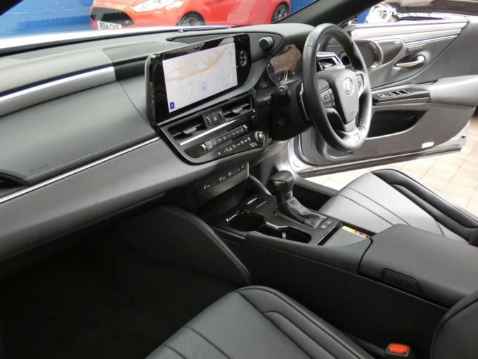 2025 Lexus Es