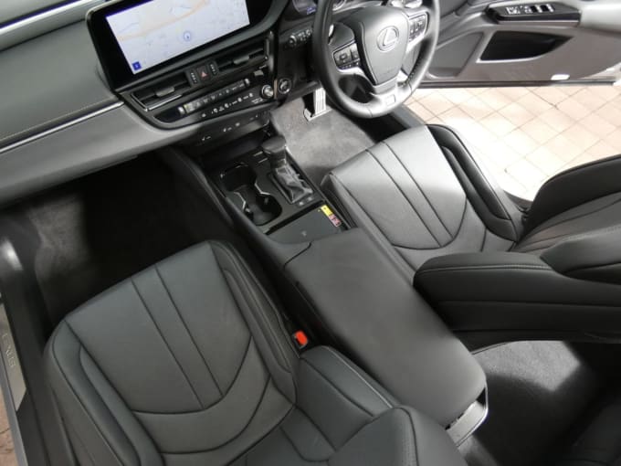 2025 Lexus Es