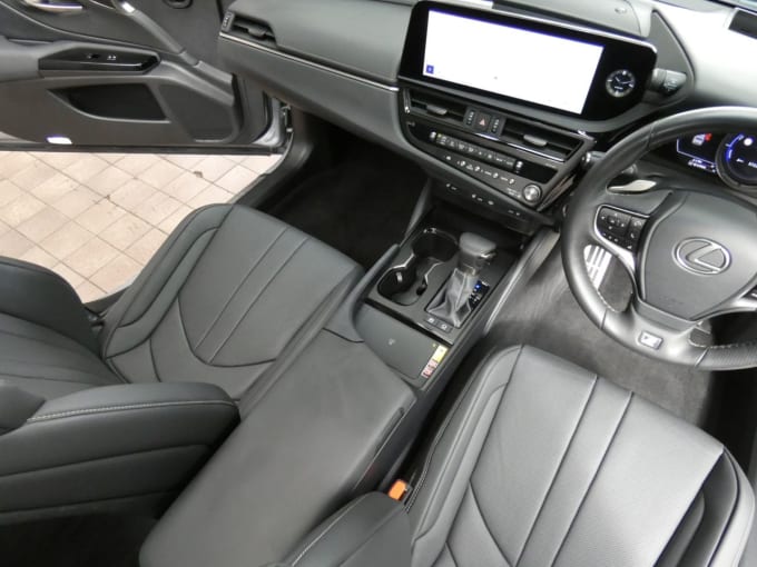 2025 Lexus Es