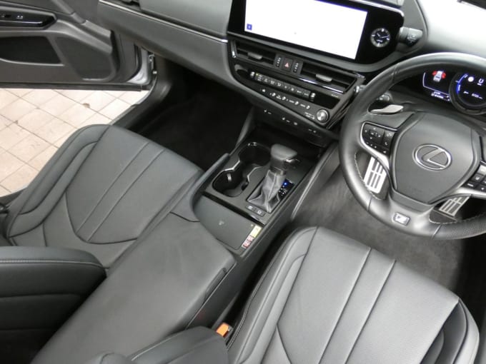 2025 Lexus Es