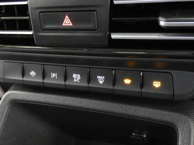 2025 Ford Grand Tourneo Connect