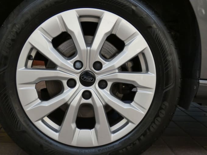 2025 Ford Grand Tourneo Connect