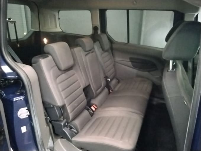 2025 Ford Grand Tourneo Connect