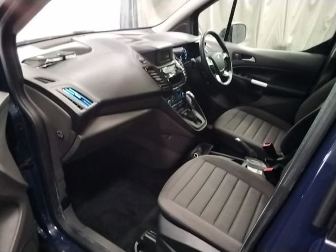 2025 Ford Grand Tourneo Connect