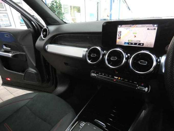 2025 Mercedes-benz Glb