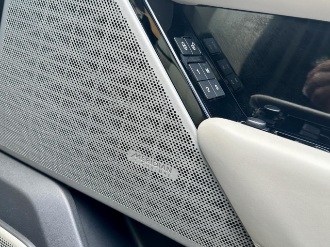2025 Land Rover Range Rover Velar