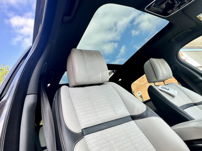 2025 Land Rover Range Rover Velar