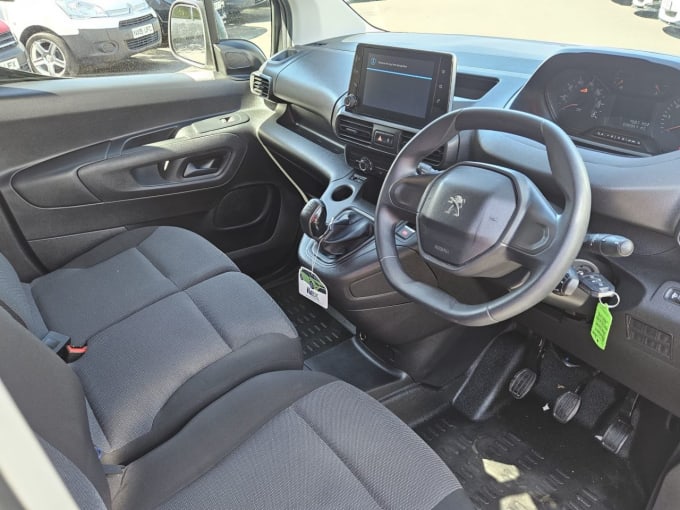 2025 Peugeot Partner