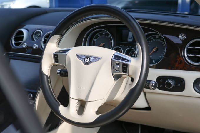 2025 Bentley Flying Spur