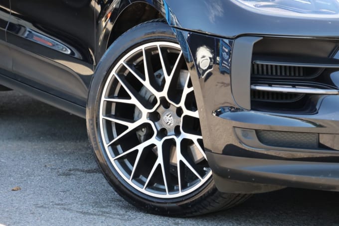 2025 Porsche Macan