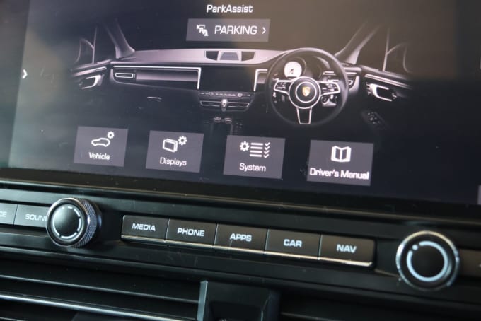 2025 Porsche Macan