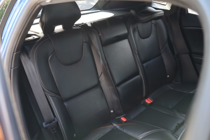 2025 Volvo V40