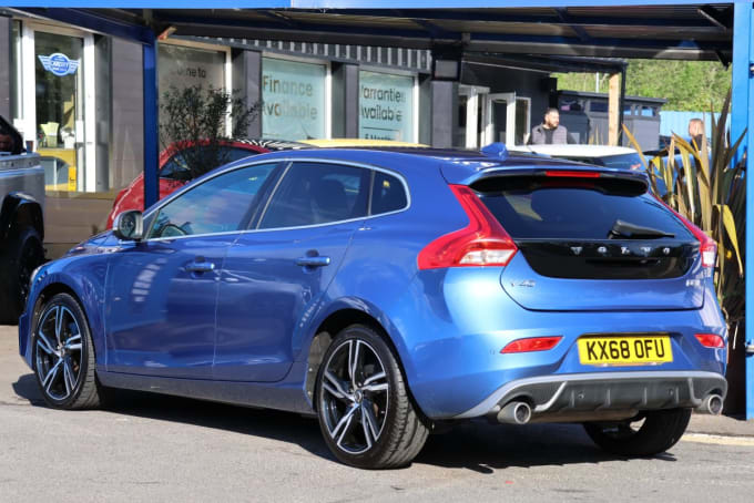 2025 Volvo V40
