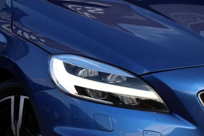 2025 Volvo V40