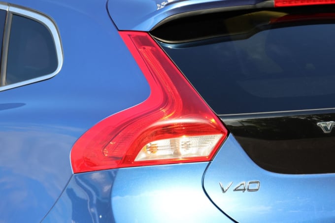 2025 Volvo V40