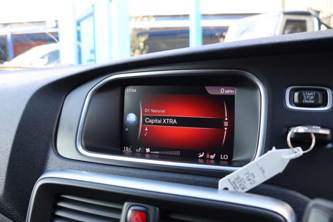 2025 Volvo V40