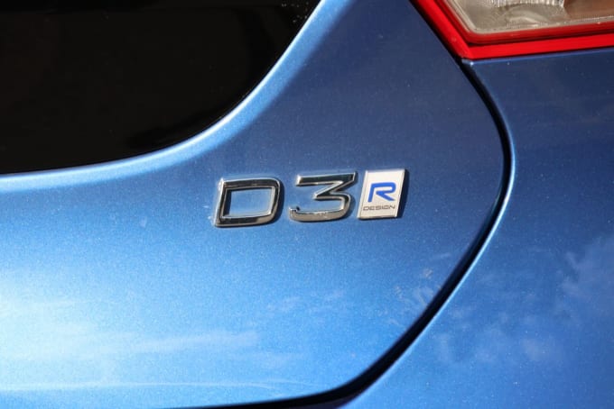 2025 Volvo V40