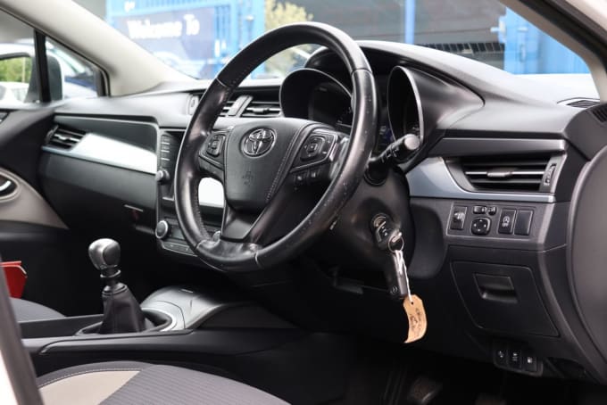 2025 Toyota Avensis